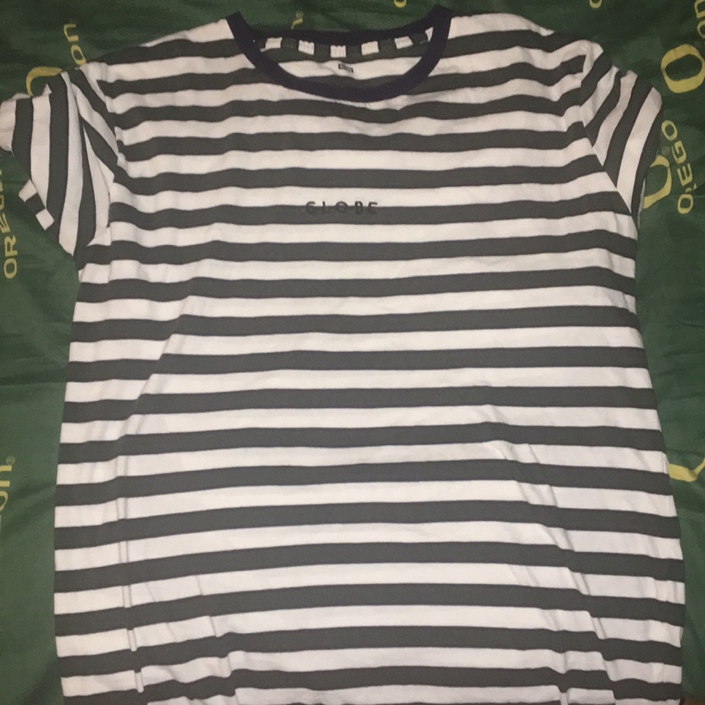 Globe shirt sleeve tee